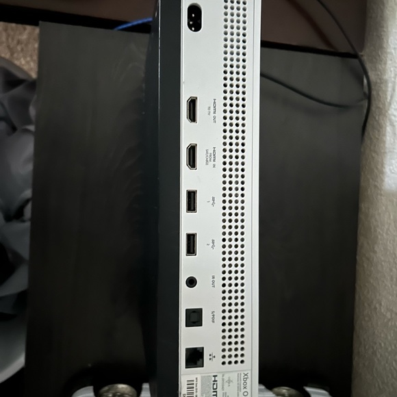 Used Xbox One S, Runs steady 60 fps. fast. No box. White controller great con. - Picture 4 of 5